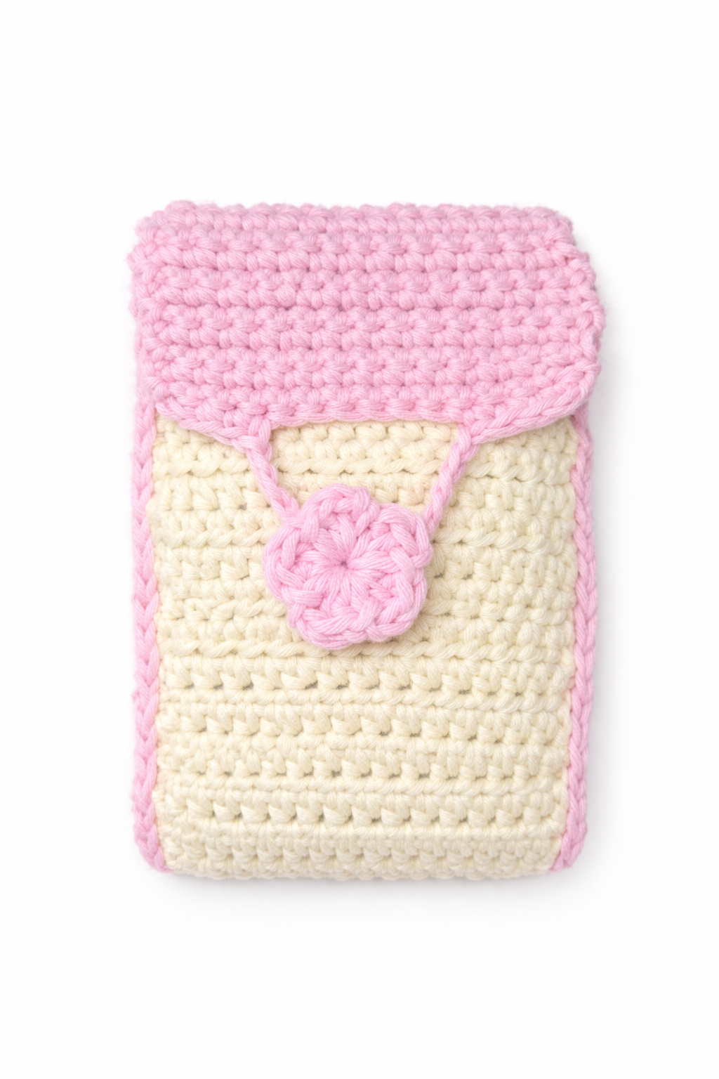 Practical crochet project: needle case with a flower button in a cute style