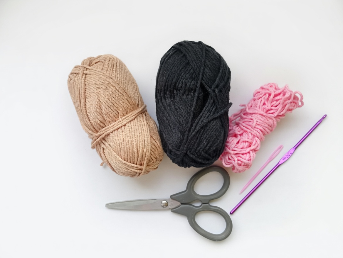 Tools for making the cute crochet kitten cup coaster